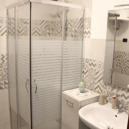 2 Bedrooms With Garden At 公寓 *