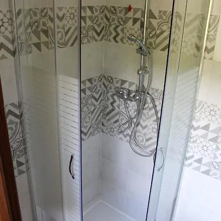 2 Bedrooms With Garden At 公寓