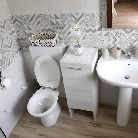 2 Bedrooms With Garden At 公寓 Mombarcaro